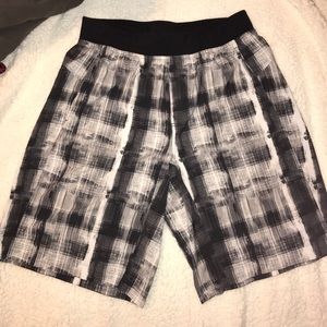 Lululemon T.H.E. shorts 11" Linerless, size large